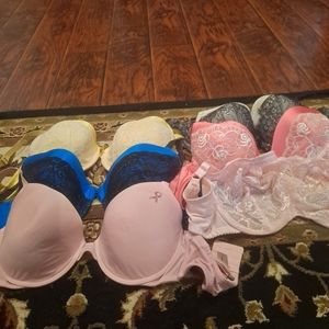 36dd fredericks of Hollywood bras mint condition never worn
